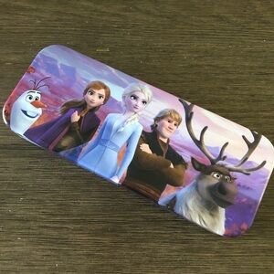 Disney Frozen Group Shoot tin pencil case